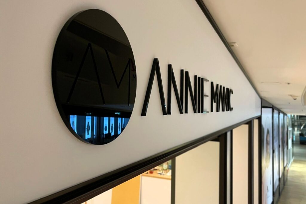 3d naziv i logotip dućana u trgovačkom centru