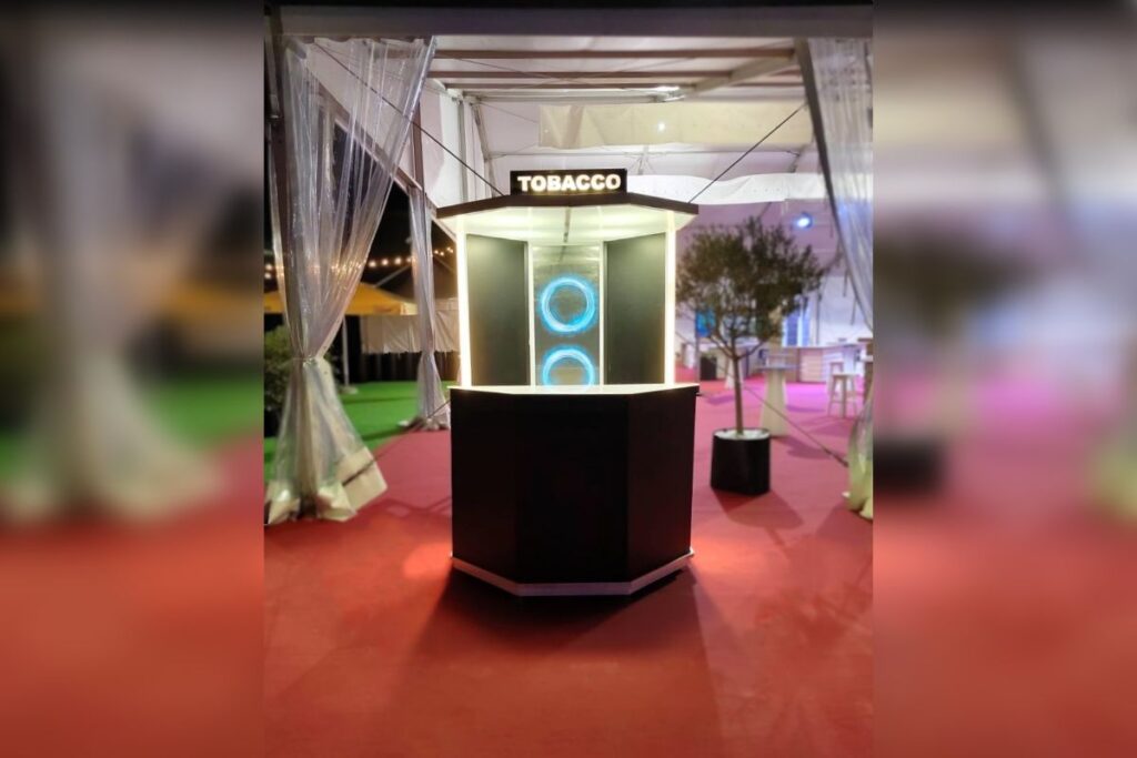 tobacco kiosk s led svijetlima